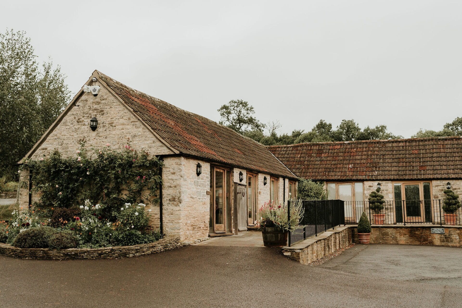 kingscote barn wedding venue